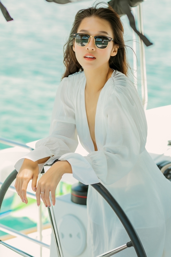'Vợ' Thanh Sơn gợi ý đồ đi biển: bikini, áo yếm, đầm xẻ khoét sâu khiến fan 'tròn mắt' - Ảnh 10.