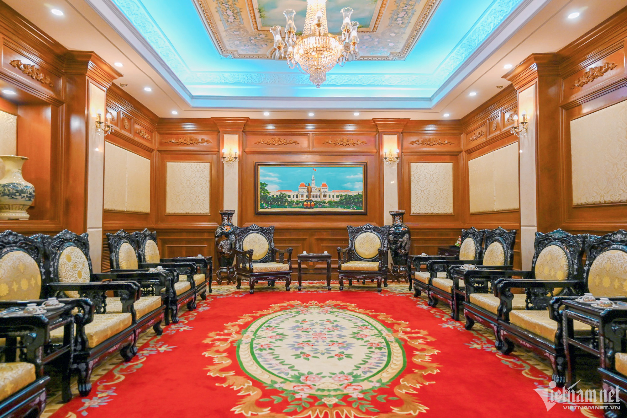 B&ecirc;n trong to&agrave; nh&agrave; UBND TP.HCM hơn 110 năm tuổi - Ảnh 8.