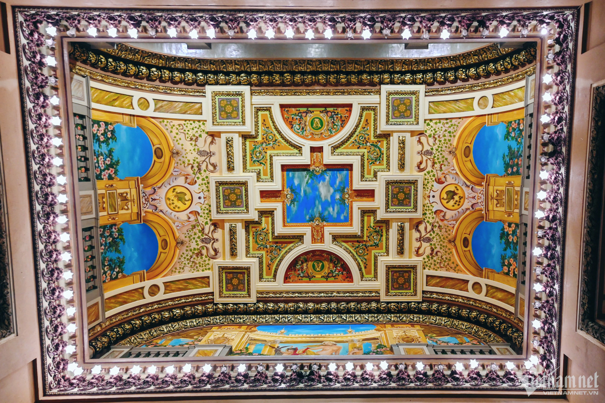 B&ecirc;n trong to&agrave; nh&agrave; UBND TP.HCM hơn 110 năm tuổi - Ảnh 5.