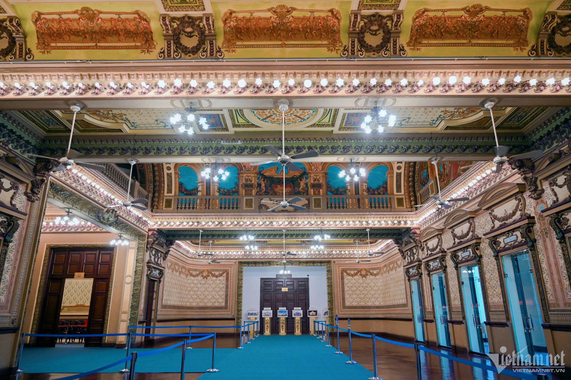 B&ecirc;n trong to&agrave; nh&agrave; UBND TP.HCM hơn 110 năm tuổi - Ảnh 4.