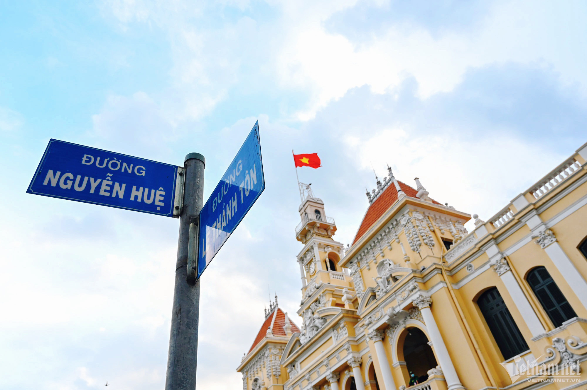 B&ecirc;n trong to&agrave; nh&agrave; UBND TP.HCM hơn 110 năm tuổi - Ảnh 2.