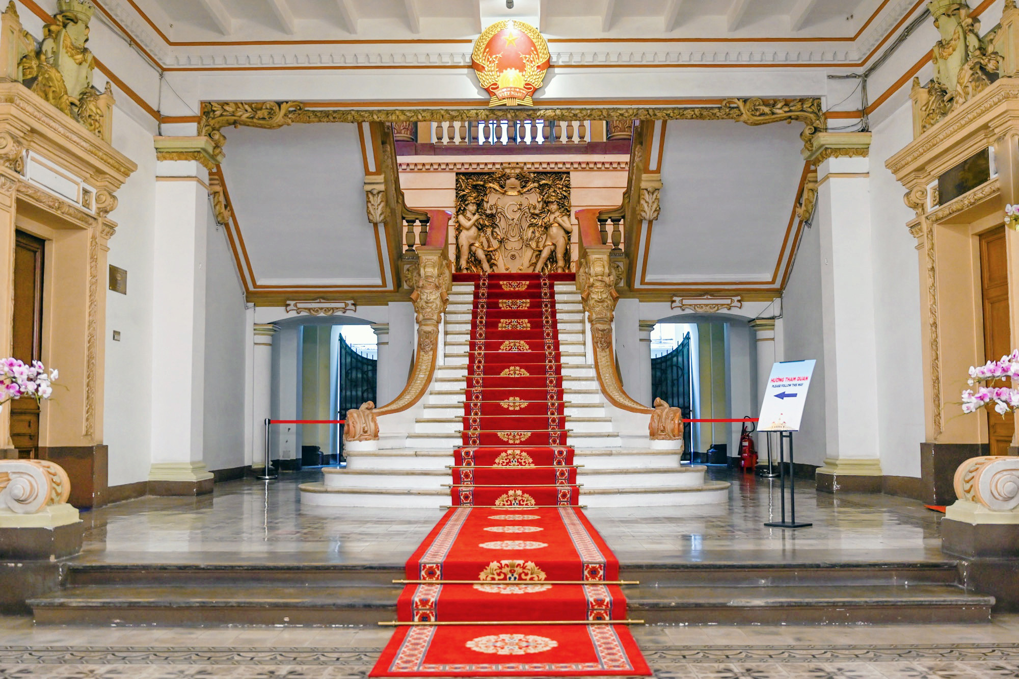 B&ecirc;n trong to&agrave; nh&agrave; UBND TP.HCM hơn 110 năm tuổi - Ảnh 3.