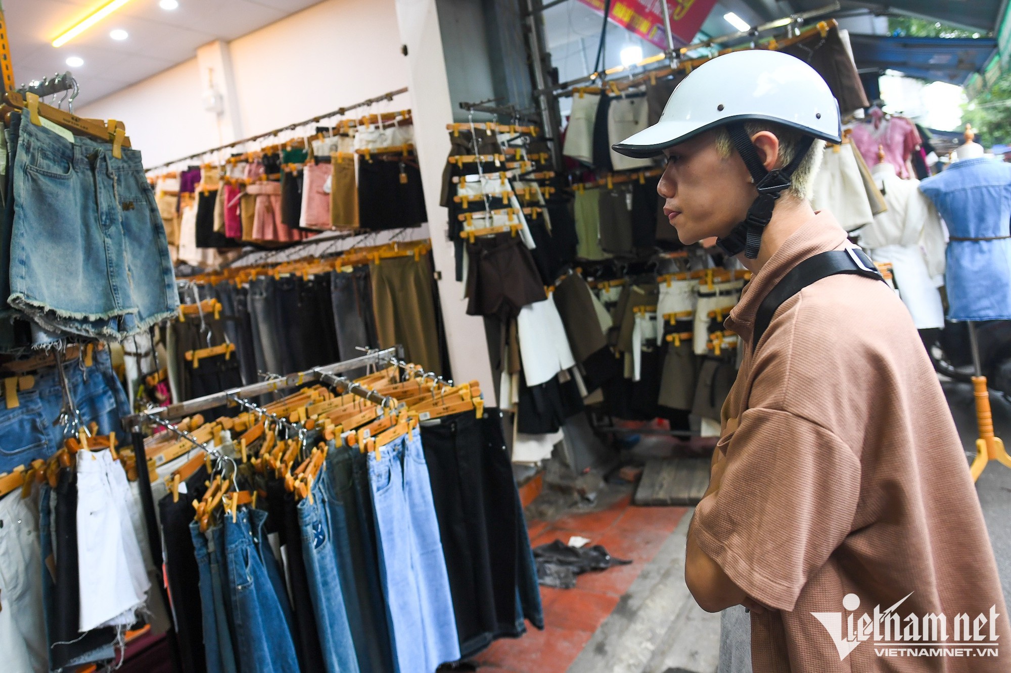 Chợ thời trang lớn nhất Hà Nội ế ẩm chưa từng thấy - Ảnh 11.