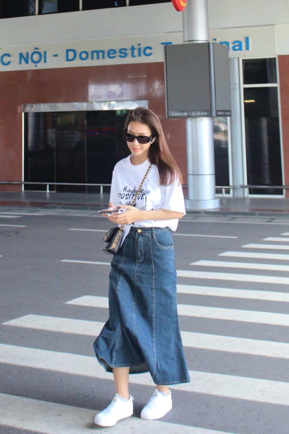 Bắt gặp 'bạn gái' Thanh Sơn với phong cách đơn giản, đáng yêu ở sân bay - Ảnh 2.