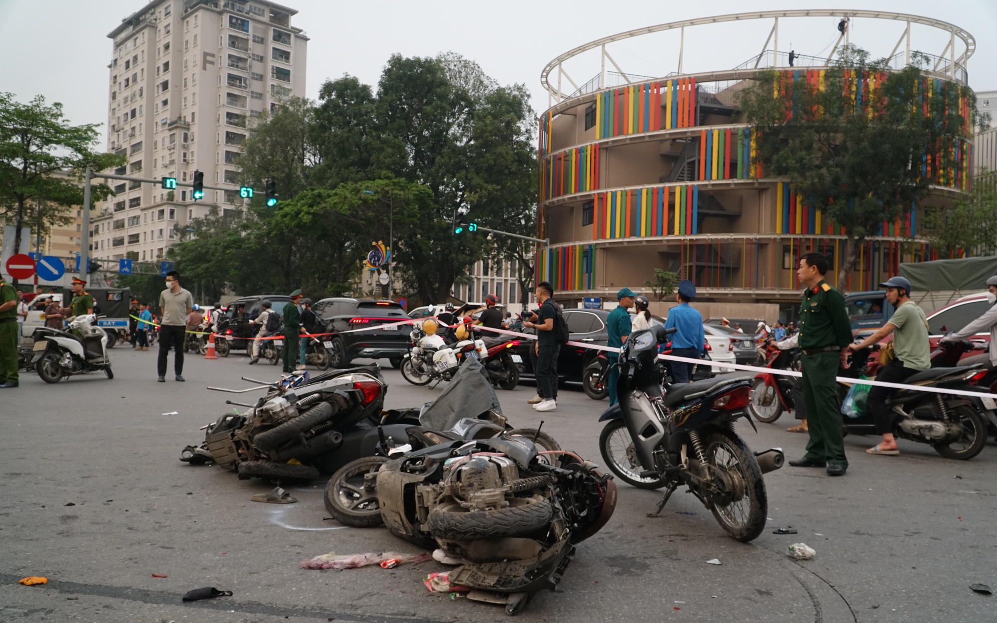 Hà Nội: Thông tin mới nhất về sức khỏe của các nạn nhân trong vụ tai nạn kinh hoàng ở đường Võ Chí Công
