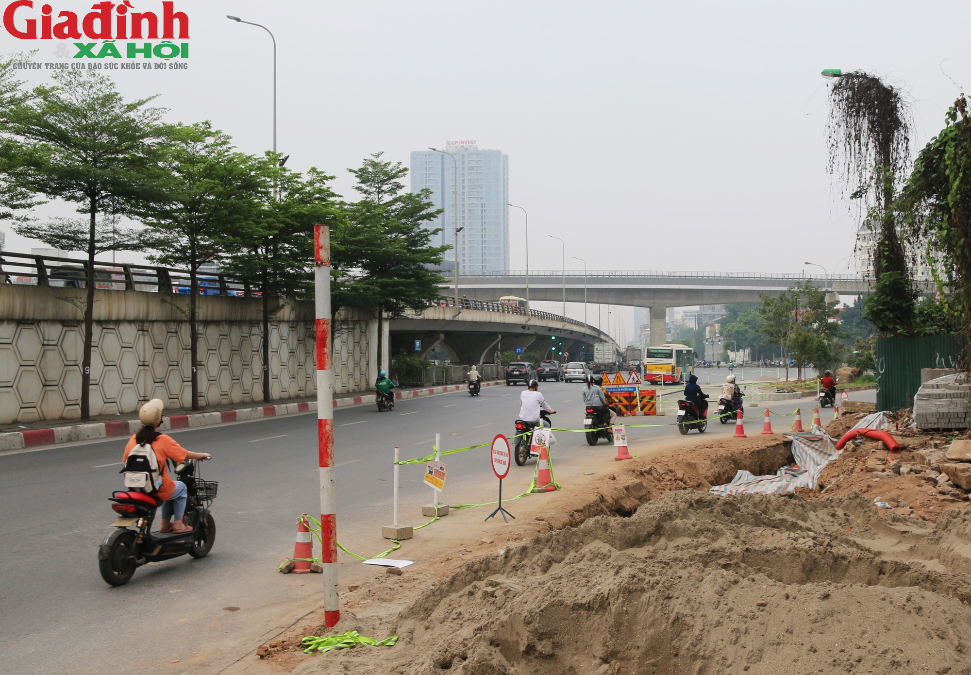 Hà Nội: Cận cảnh công trường thi công 2 cầu vượt trăm tỉ tại nút giao Mai Dịch  - Ảnh 12.