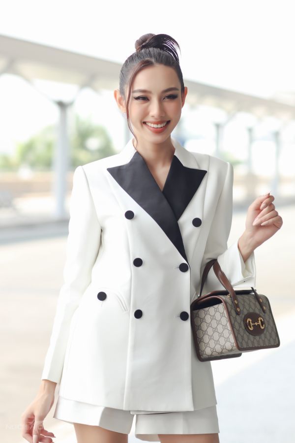 Soi gu thời trang và loạt túi xách hàng hiệu mỗi lần đi sân bay của Nguyễn Thúc Thùy Tiên - Ảnh 4.