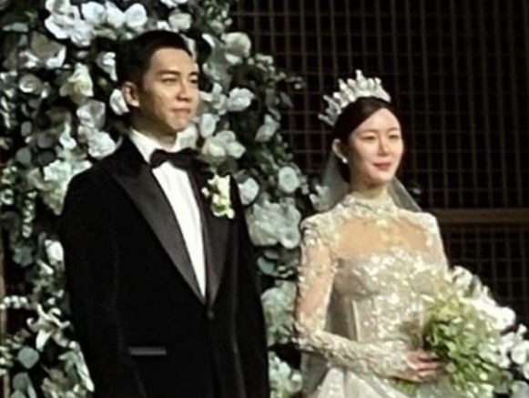 Lễ cưới 700 khách mời của Lee Seung Gi, Lee Da In - Ảnh 1.