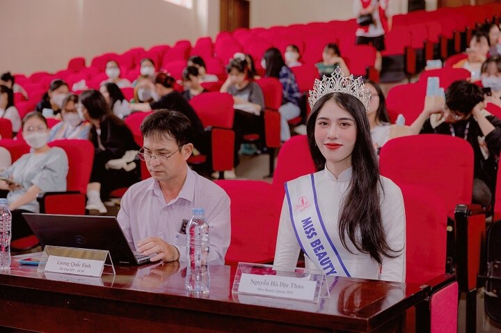 Hoa hậu Chuyển giới Việt Nam 2023: Sắc vóc nổi bật, từng làm công nhân - Ảnh 9.