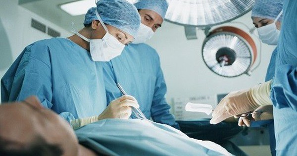 B&eacute; trai 13 tuổi phải cắt bỏ một b&ecirc;n tinh ho&agrave;n, b&aacute;c sĩ cảnh b&aacute;o gia đ&igrave;nh c&oacute; con trai cần lưu &yacute;  - Ảnh 2.