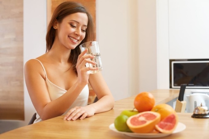 Lý do uống nhiều nước giúp giảm cân nhanh - Ảnh 2.