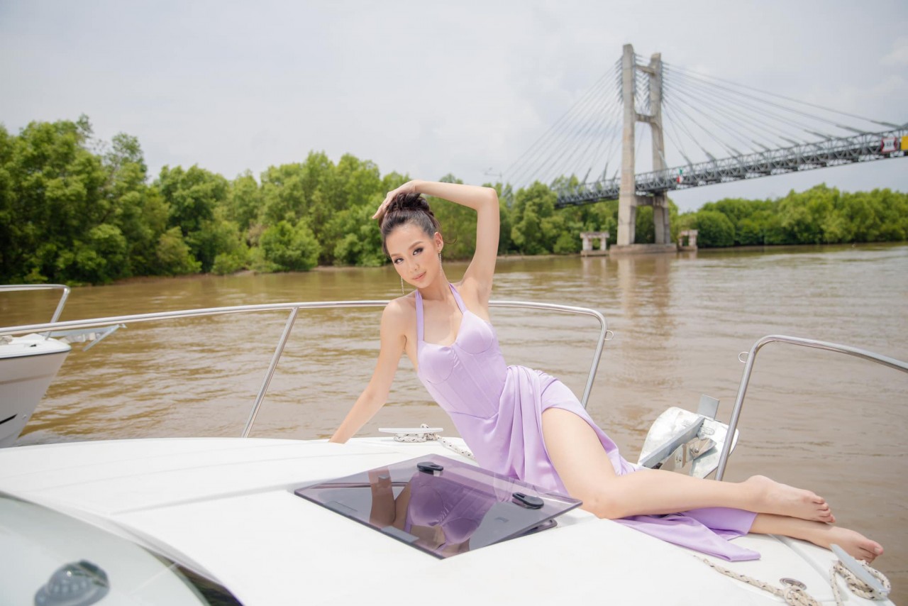 Hoa hậu Bảo Ngọc quyến rũ hết nấc từ sàn diễn đến phong cách đời thường - Ảnh 11.