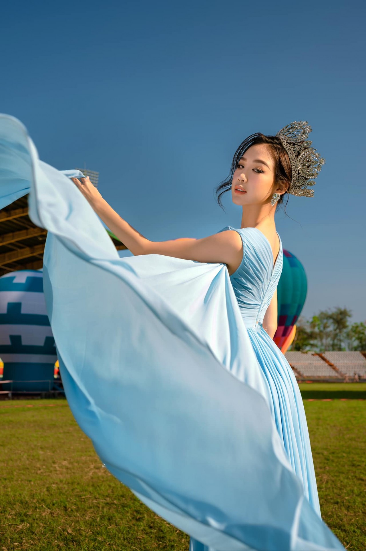 Hoa hậu Bảo Ngọc quyến rũ hết nấc từ sàn diễn đến phong cách đời thường - Ảnh 4.