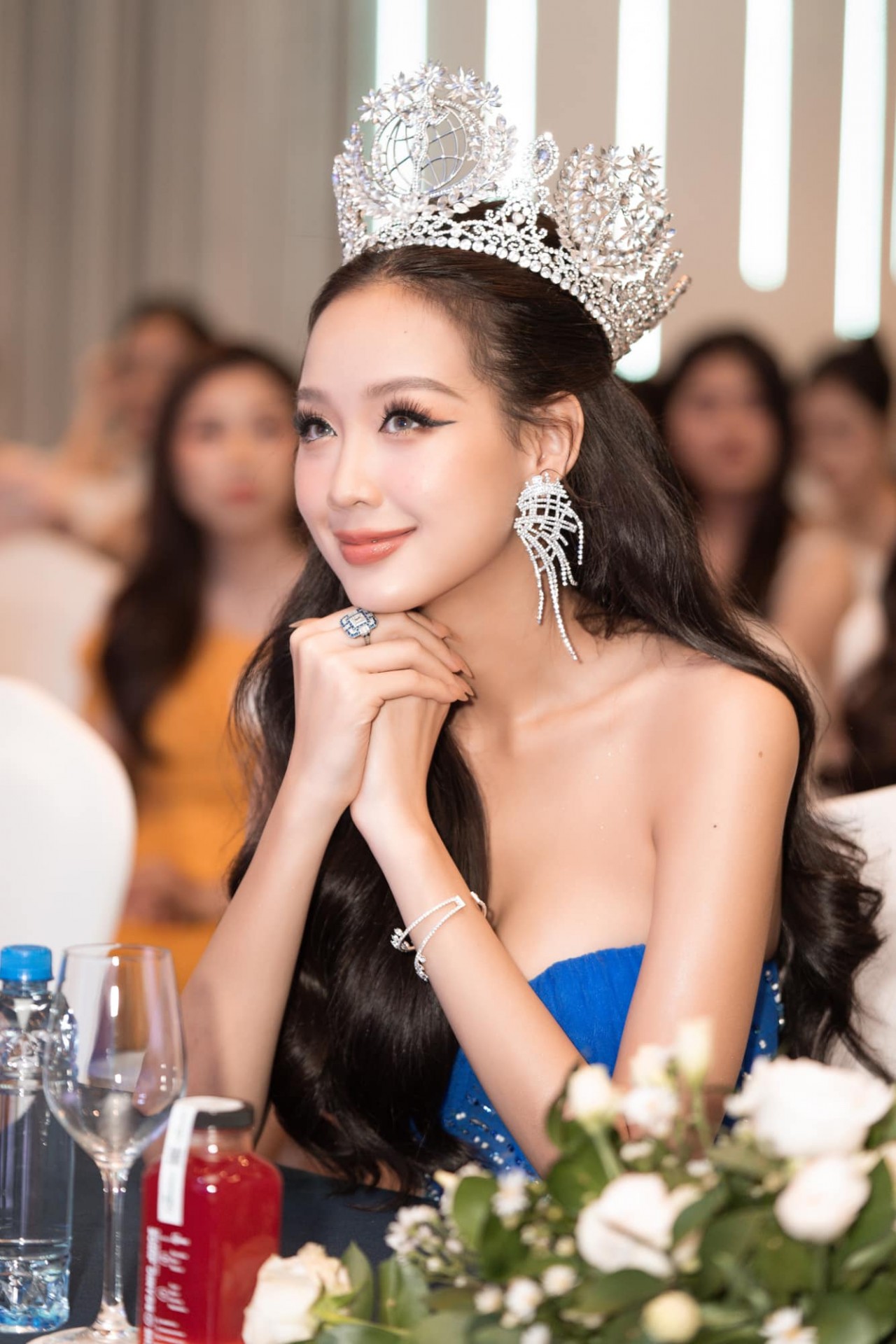 Hoa hậu Bảo Ngọc quyến rũ hết nấc từ sàn diễn đến phong cách đời thường - Ảnh 3.