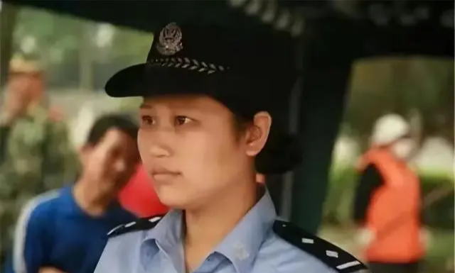 Nữ cảnh sát 'cứu sống' 9 đứa trẻ khát sữa trong trận động đất Tứ Xuyên năm 2008: Vừa được ca tụng vừa bị chỉ trích, 15 năm vẫn trọn lòng nghĩa hiệp - Ảnh 2.