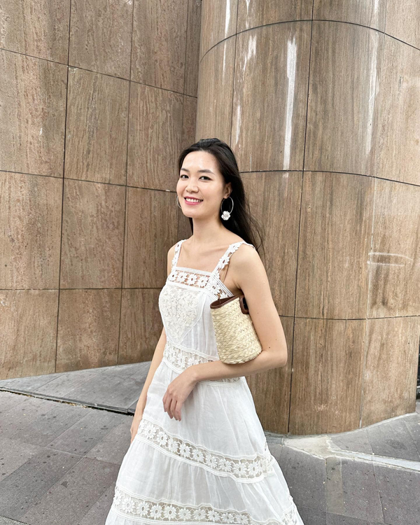 Tuổi 33 kín tiếng của Hoa hậu Việt Nam quê Đà Nẵng: 'Nghiện' để mặt mộc, theo gia đình sang sống ở trời Tây - Ảnh 10.