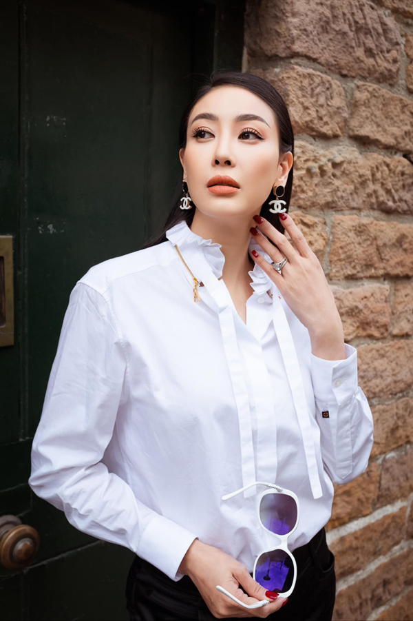 Tròn 46 tuổi, đăng qua Hoa hậu sau hơn 3 thập kỷ, Hà Kiều Anh vẫn gây sốt bởi sắc vóc trẻ đẹp khó tin - Ảnh 2.