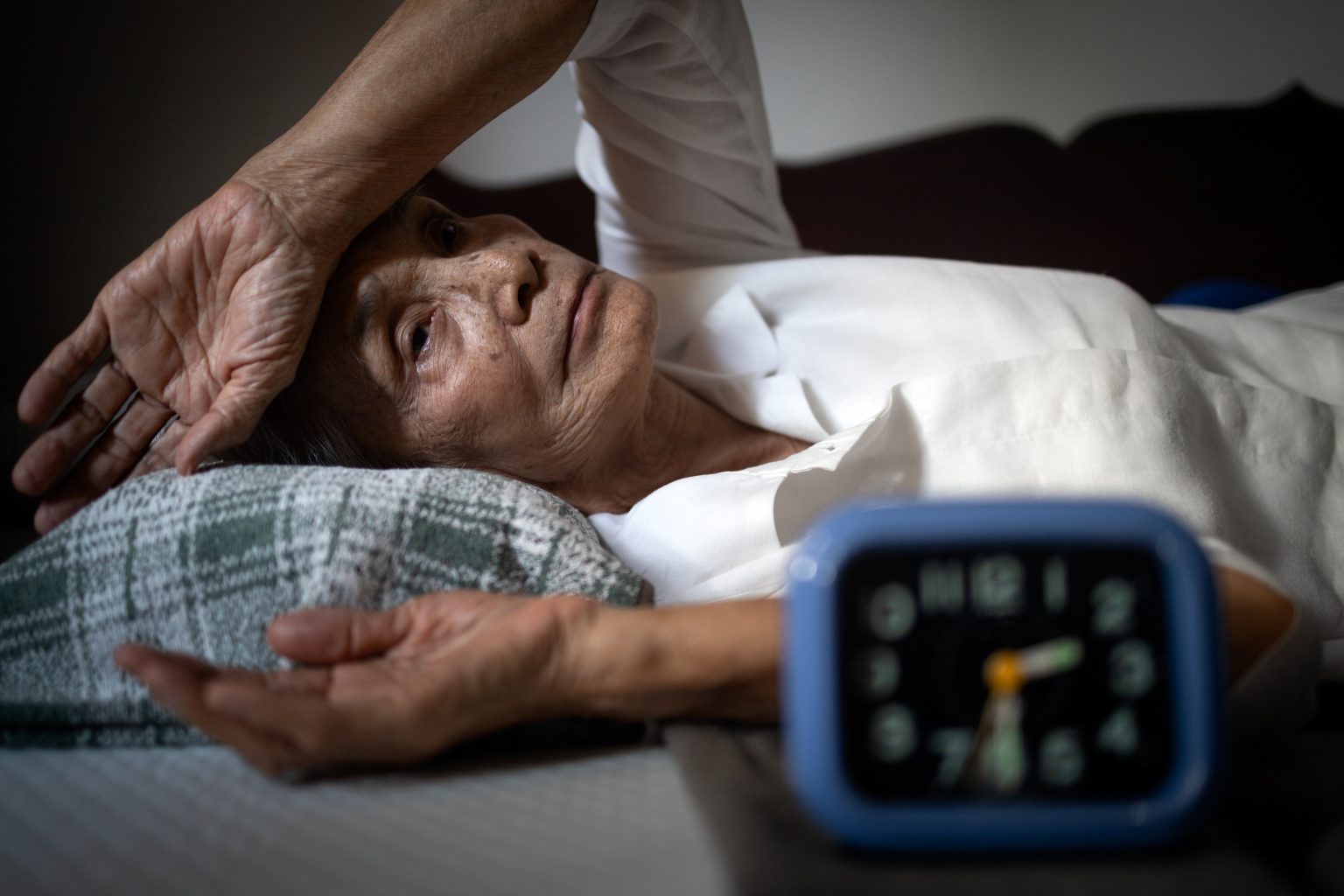 6 lưu ý người già cần nắm rõ khi sử dụng thuốc trị mất ngủ - Ảnh 2.