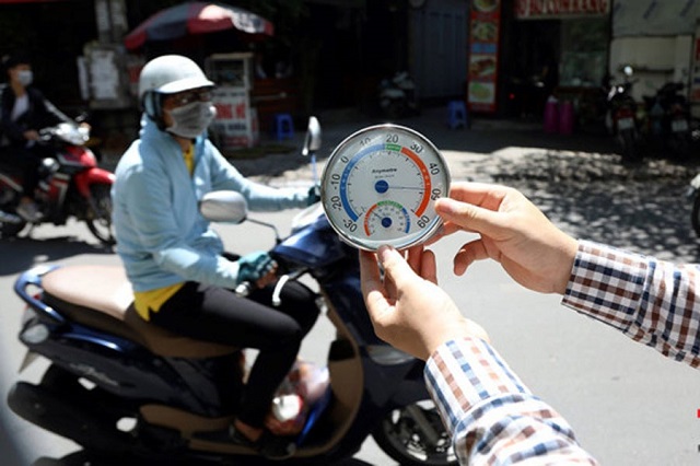 Nắng nóng kỷ lục ở Hà Nội và các tỉnh miền Bắc, chuyên gia cảnh báo người dân nguy cơ sốc nhiệt - Ảnh 3.