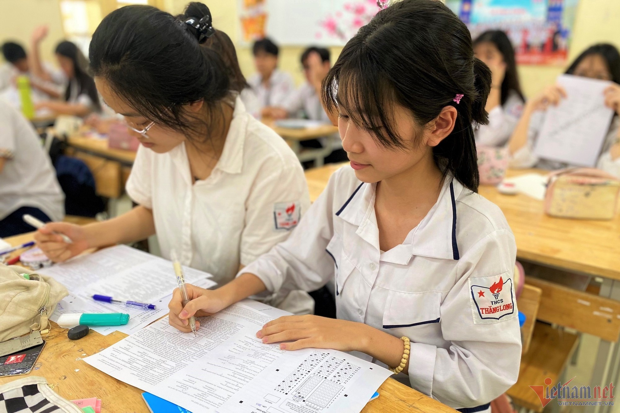 Thi lớp 10: Cô giáo Hà Nội chỉ cách làm bài thi Tiếng Anh đạt điểm cao - Ảnh 2.