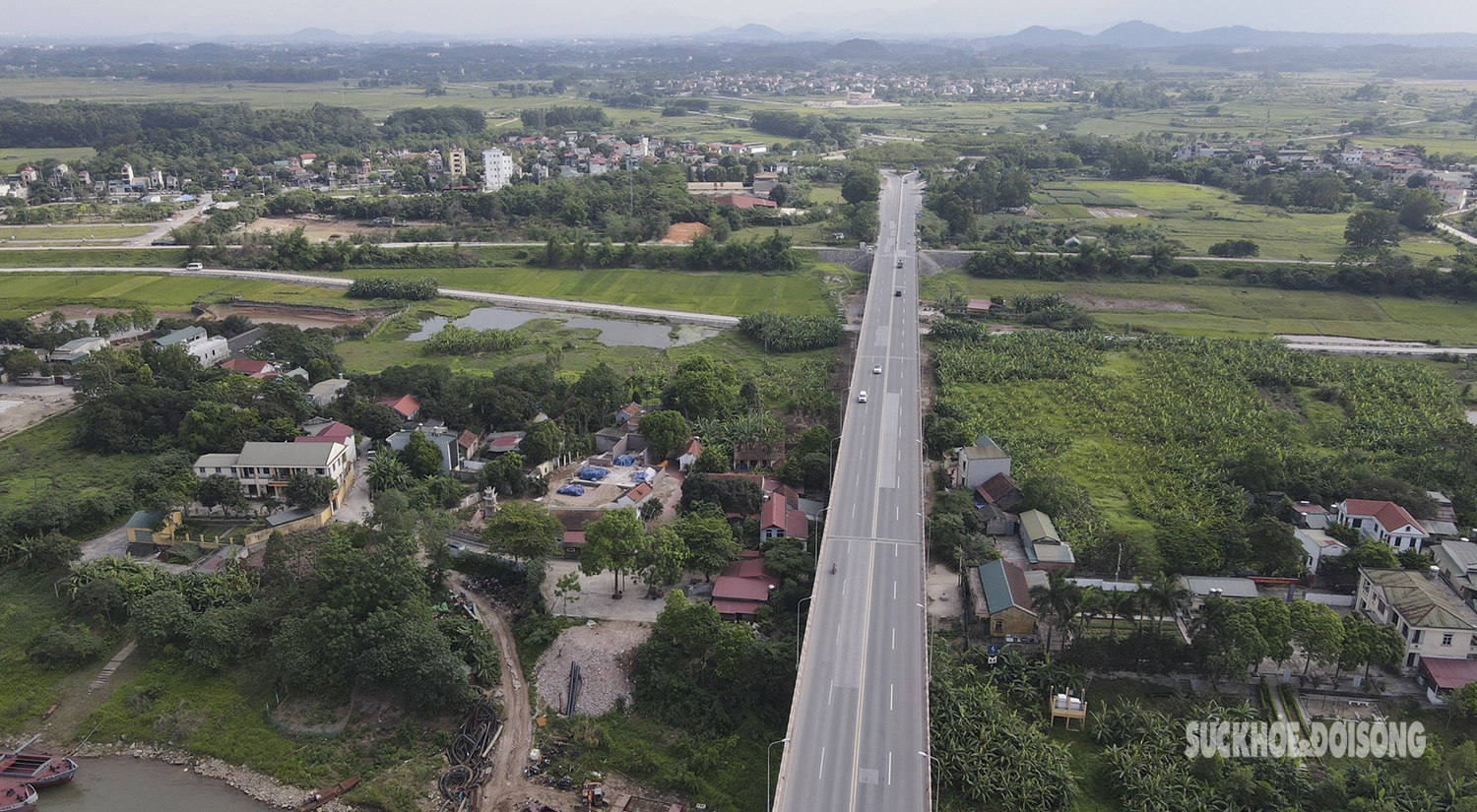 Chiêm ngưỡng cây cầu bắc qua Sông Hồng dài nhất Việt Nam - Ảnh 12.
