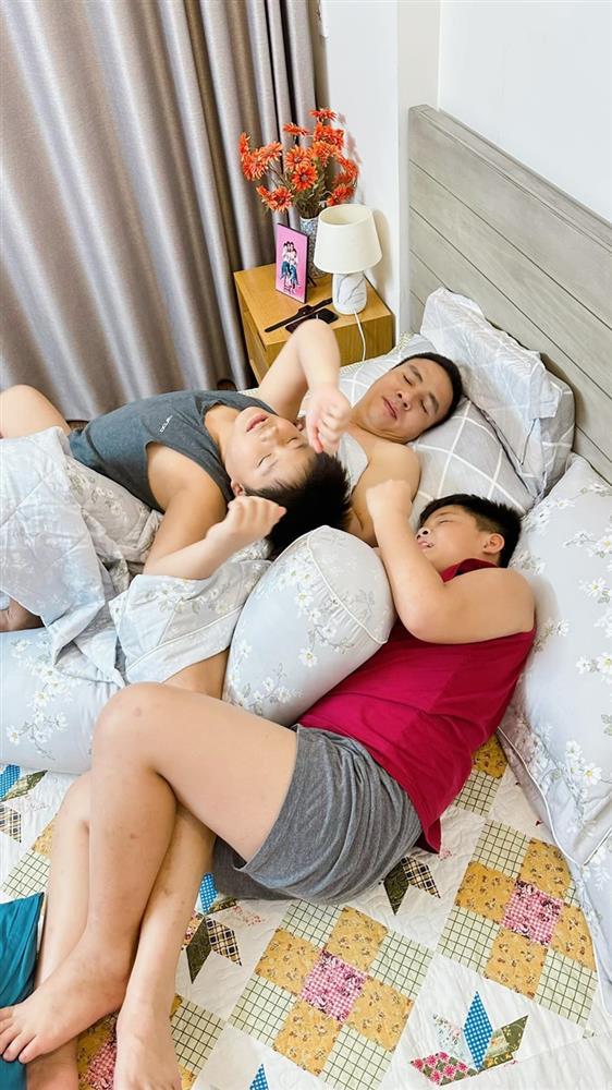 MC Hoàng Linh chuyển phòng cho con riêng, hành động chồng mới gây chú ý - Ảnh 17.