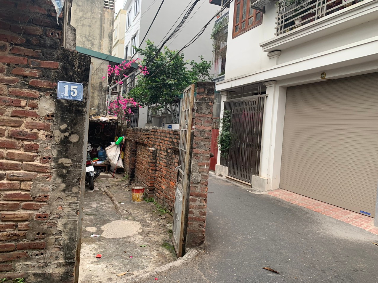 Mua căn nhà đất, cả họ đến duyệt - Ảnh 1. Mua căn nhà đất, cả họ đến duyệt - Ảnh 1.