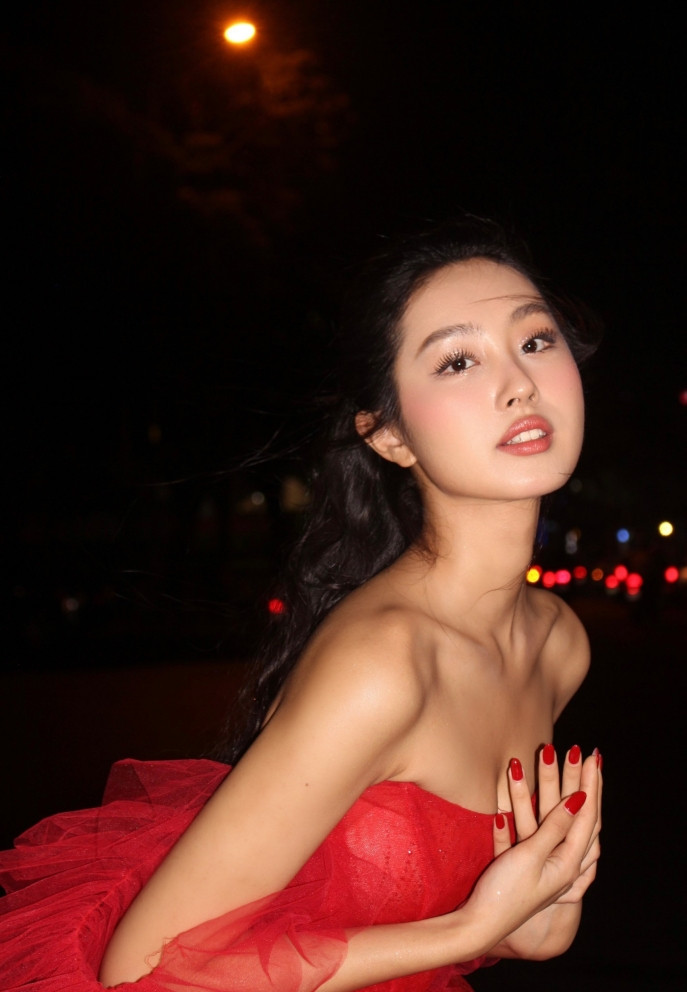 Người đẹp vòng eo nhỏ nhất Hoa hậu Việt Nam 2022 tự tin sắc vóc tuổi 19 - Ảnh 13.