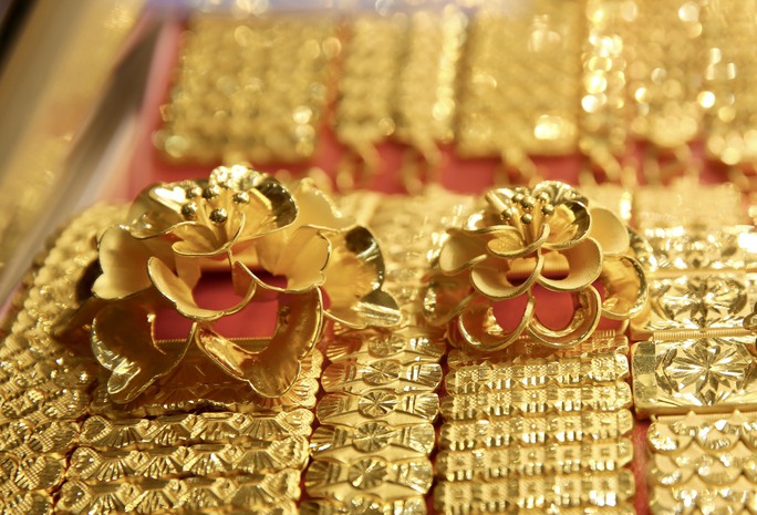 Giá vàng hôm nay 29/5: Choáng mức chênh giữa vàng SJC và thế giới, nhiều người bán vàng bất chấp bị lỗ - Ảnh 2.