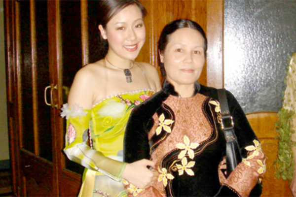 Mẹ ruột kín tiếng của Hoa hậu Ngô Phương Lan: Nữ cán bộ ngành ngoại giao, khéo léo nuôi dạy con gái - Ảnh 8.