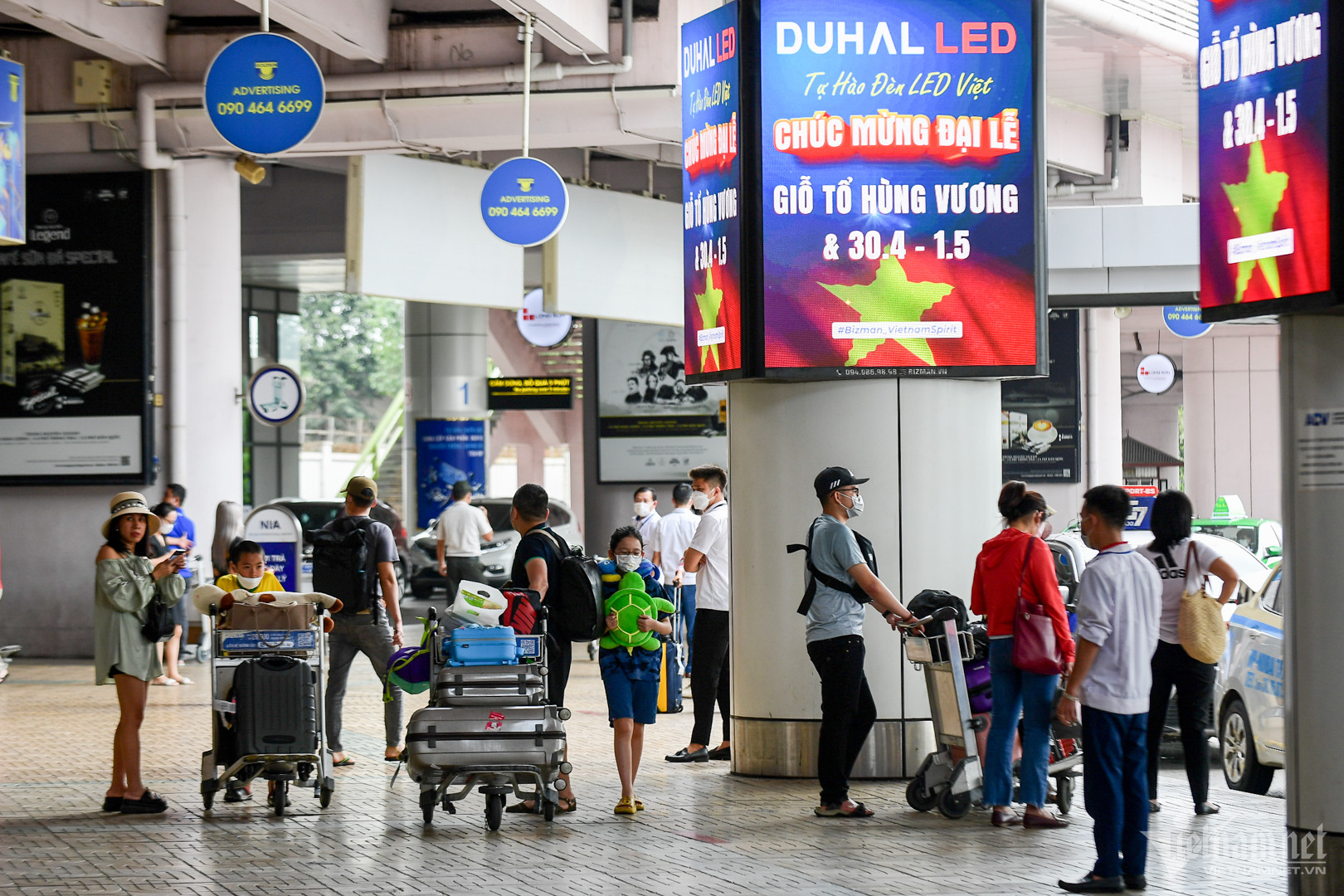 Sân bay Nội Bài chật cứng hành khách ngày cuối kỳ nghỉ lễ - Ảnh 11.