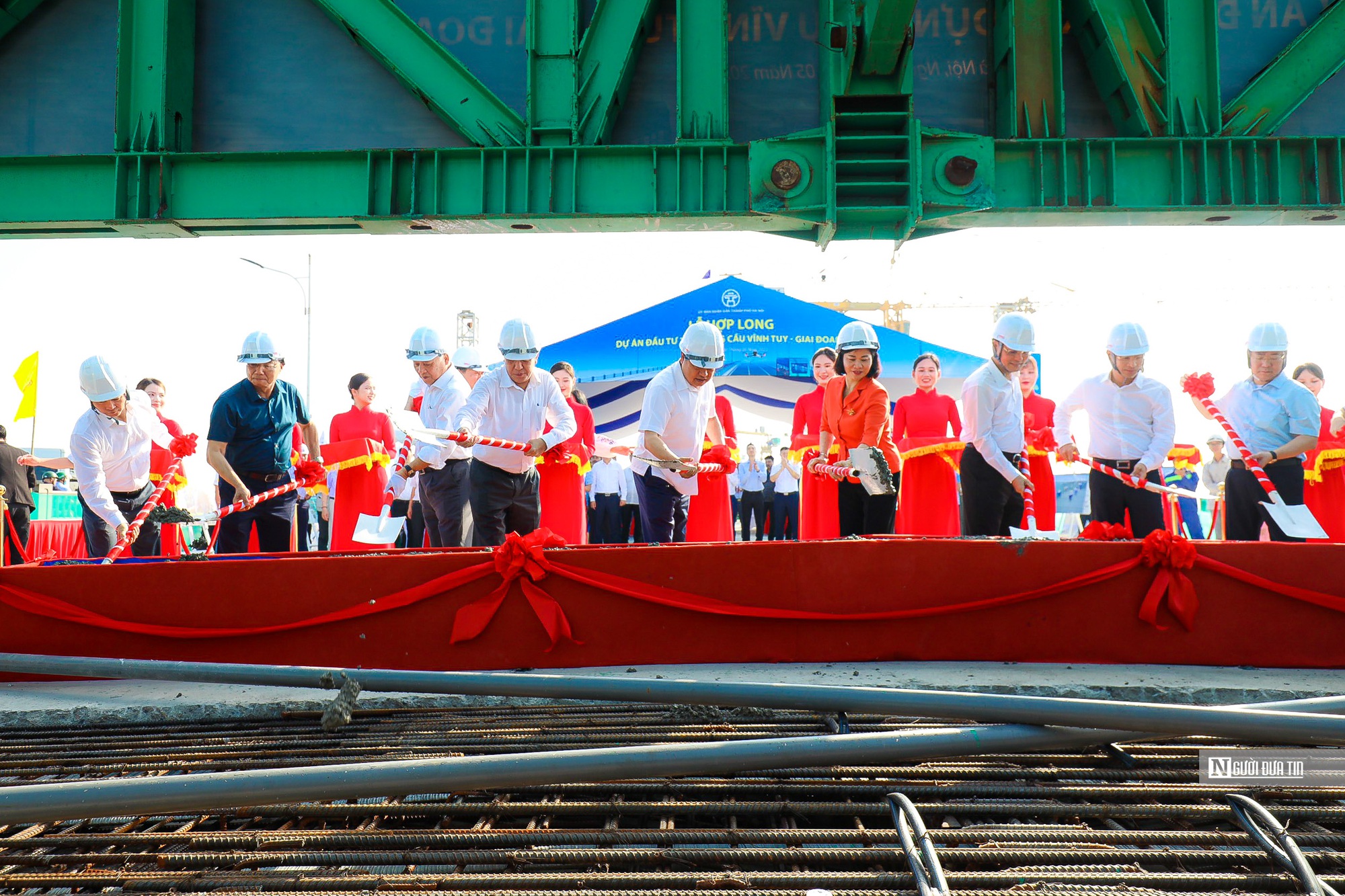 Hợp long cầu Vĩnh Tuy 2 trị giá hơn 2.500 tỷ đồng ở Hà Nội - Ảnh 4.