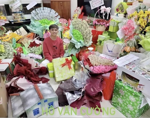 Hồ Văn Cường tròn 20 tuổi: Fan 'bạo tay' tặng tiền khủng, kín tiếng chuyện mua nhà, xe - Ảnh 4.