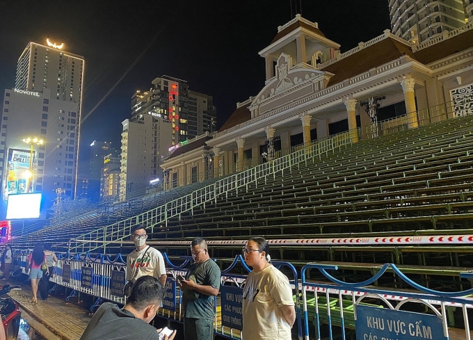 Đạo diễn tử vong khi ngã từ khán đài Festival biển - Ảnh 1. Đạo diễn tử vong khi ngã từ khán đài Festival biển - Ảnh 1.