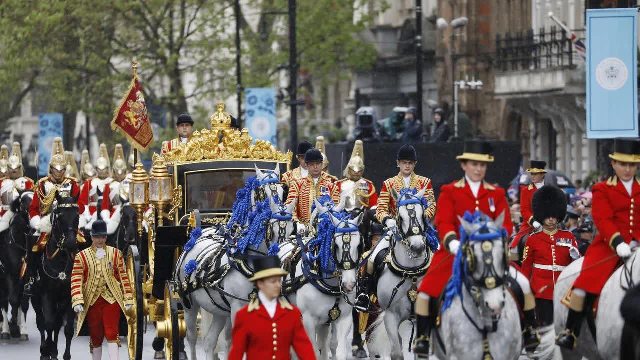 Trọn vẹn những khoảnh khắc ấn tượng trong Lễ đăng quang đi vào lịch sử của Vua Charles và Vương hậu Camilla - Ảnh 12.