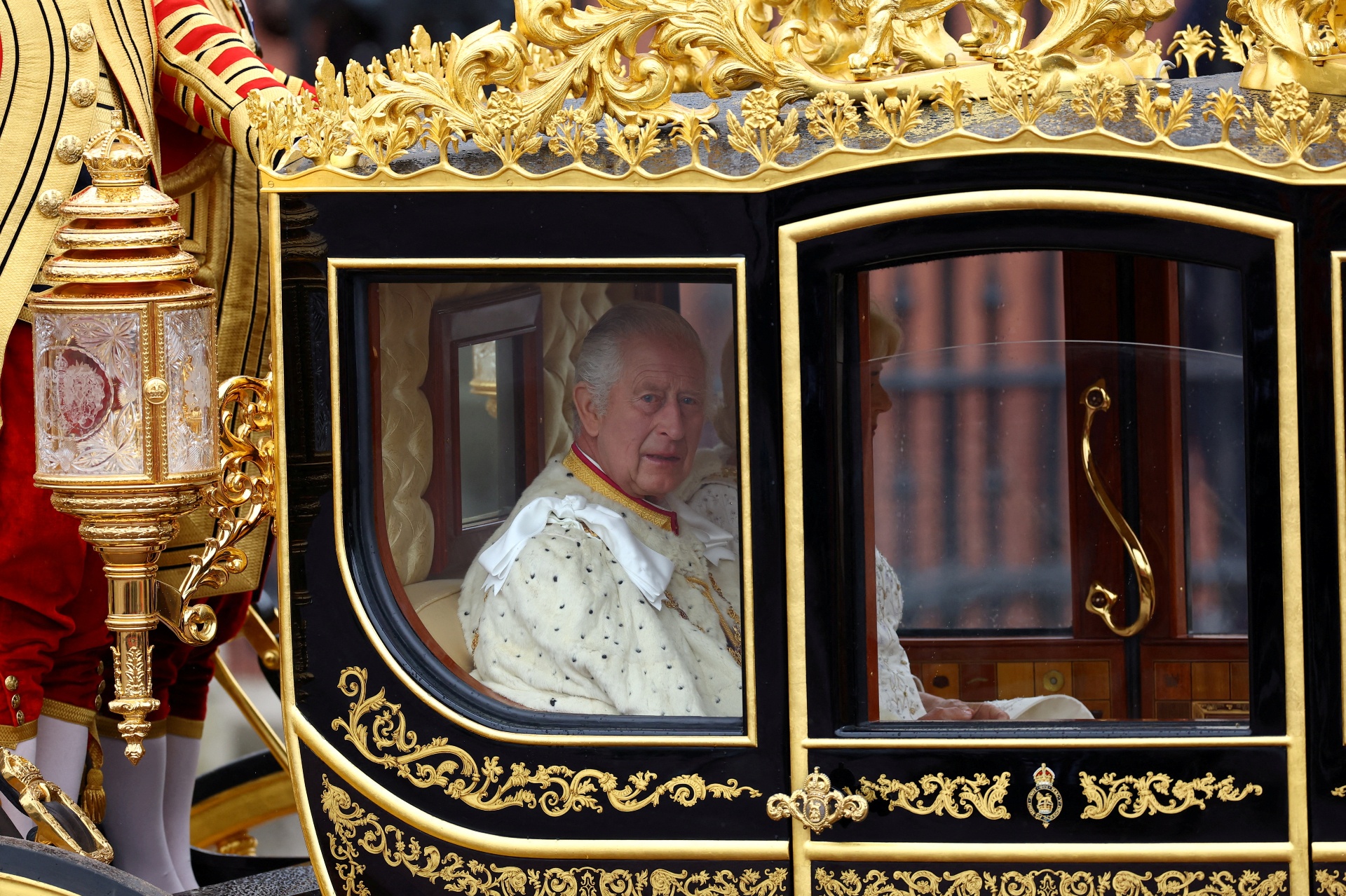 Lễ diễu hành đăng quang của Vua Charles III bắt đầu - Ảnh 1.