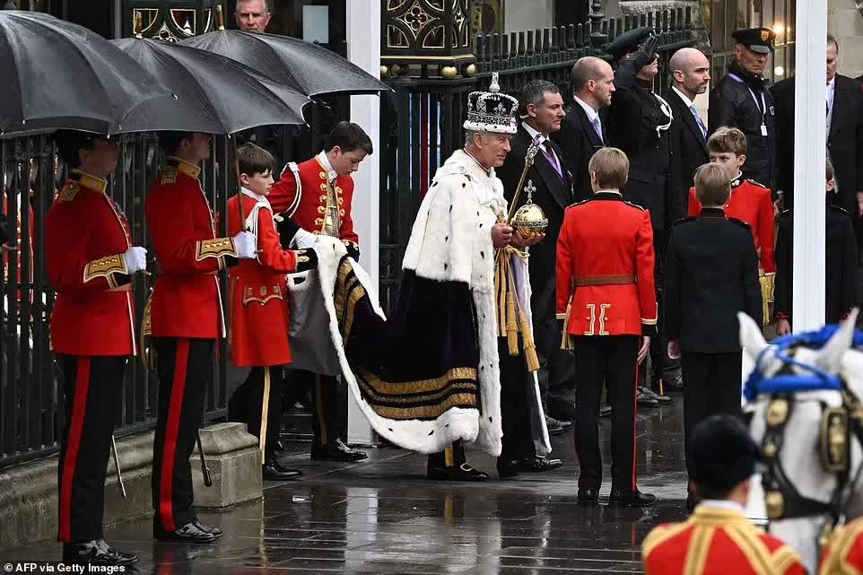 Trọn vẹn những khoảnh khắc ấn tượng trong Lễ đăng quang đi vào lịch sử của Vua Charles và Vương hậu Camilla - Ảnh 40.