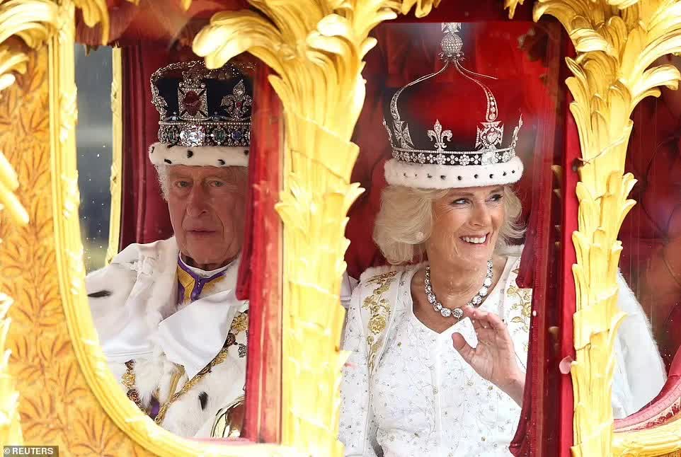 Trọn vẹn những khoảnh khắc ấn tượng trong Lễ đăng quang đi vào lịch sử của Vua Charles và Vương hậu Camilla - Ảnh 41.