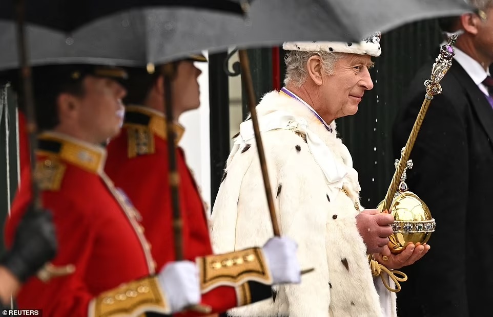 Trọn vẹn những khoảnh khắc ấn tượng trong Lễ đăng quang đi vào lịch sử của Vua Charles và Vương hậu Camilla - Ảnh 32.