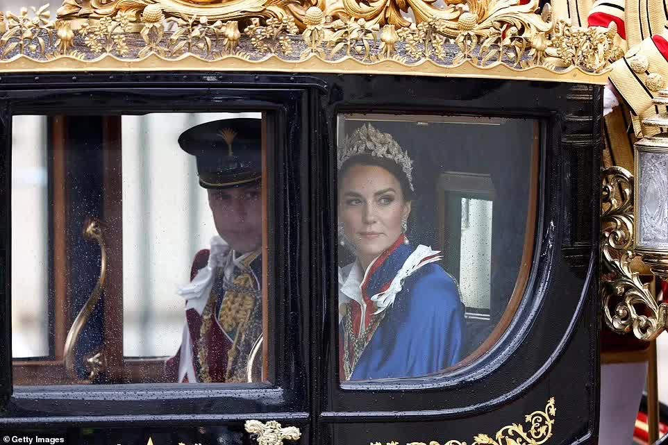 Trọn vẹn những khoảnh khắc ấn tượng trong Lễ đăng quang đi vào lịch sử của Vua Charles và Vương hậu Camilla - Ảnh 36.
