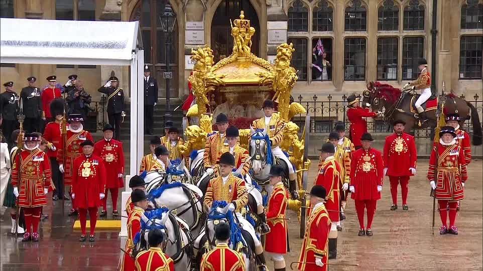 Trọn vẹn những khoảnh khắc ấn tượng trong Lễ đăng quang đi vào lịch sử của Vua Charles và Vương hậu Camilla - Ảnh 37.
