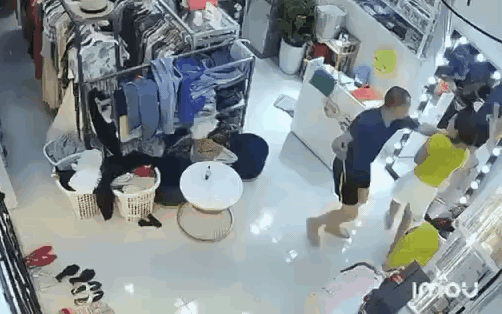Video: Hy hữu, thanh niên cầm dao khống chế chủ shop quần áo ép quan hệ và cái kết bất ngờ