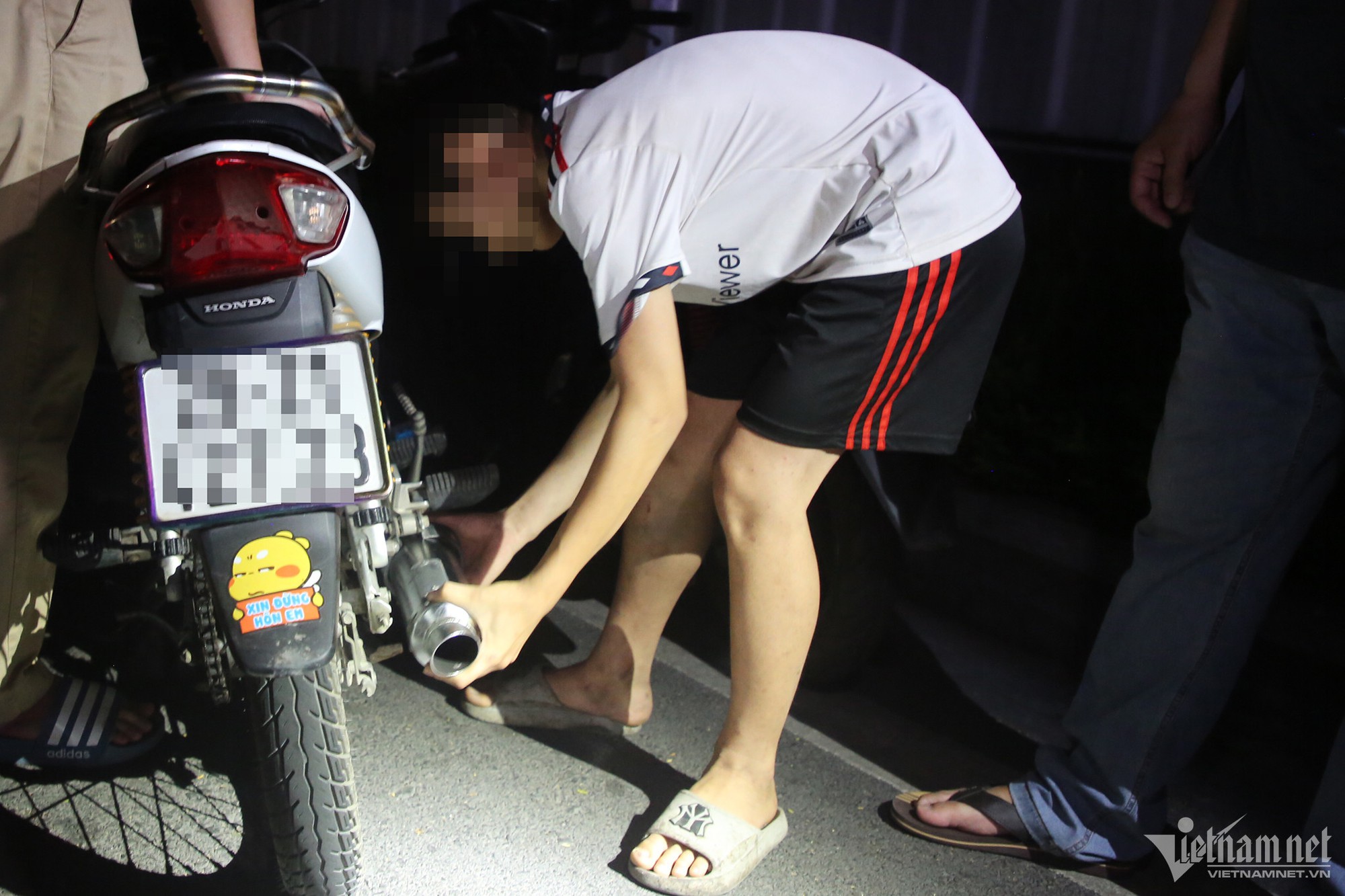 Cảnh sát 141 xuyên đêm vây bắt ‘quái xế’ gây náo loạn ở Hà Nội - Ảnh 6.