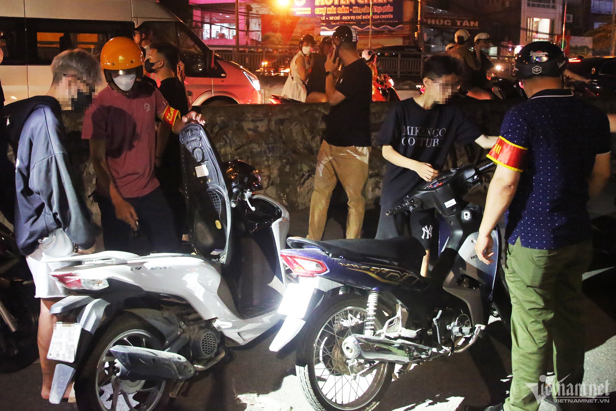 Cảnh sát 141 xuyên đêm vây bắt ‘quái xế’ gây náo loạn ở Hà Nội - Ảnh 1.