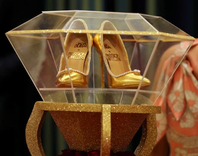 Lộ nguồn gốc đôi giày giá 17 triệu USD bị đồn của Hoàng tử Brunei sang Việt Nam tuyển vợ - Ảnh 9.