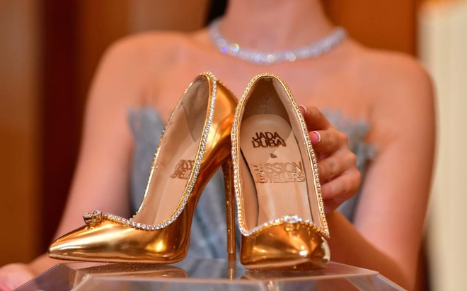 Lộ nguồn gốc đôi giày giá 17 triệu USD bị đồn của Hoàng tử Brunei sang Việt Nam tuyển vợ - Ảnh 5.