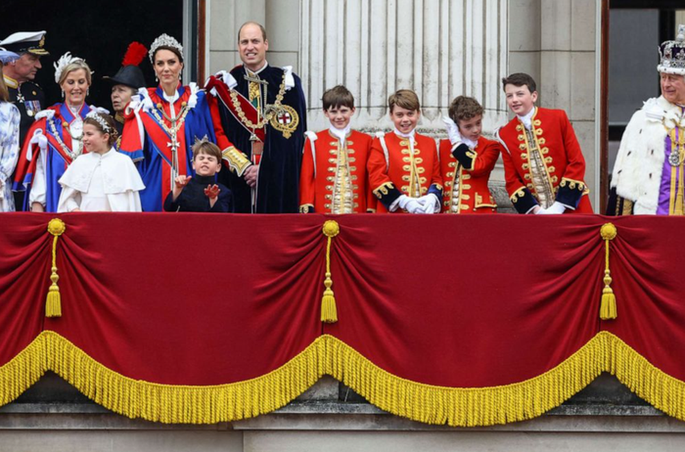 Hình ảnh của cậu út nhà William - Kate trong lễ đăng quang Vua Charles III: &quot;Cưng xỉu&quot; mọi khoảnh khắc, khiến ông nội phải lu mờ - Ảnh 10.