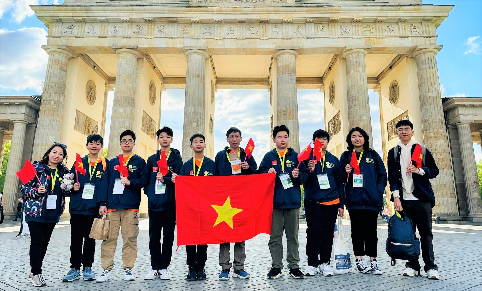 Học sinh Hà Nội giành 5 huy chương vàng Olympic Toán quốc tế - Ảnh 1.