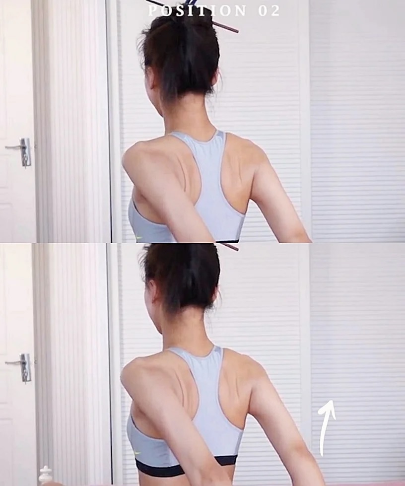 Bài tập giảm gù lưng, đau vai cho nàng công sở làm việc cả ngày - Ảnh 2. Bài tập giảm gù lưng, đau vai cho nàng công sở làm việc cả ngày - Ảnh 2.