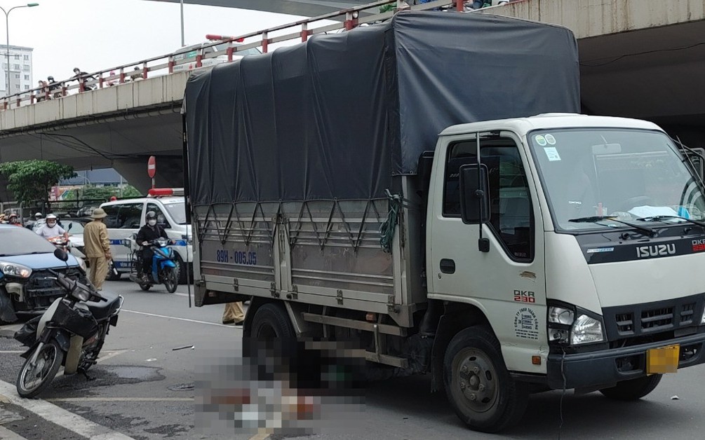 Hà Nội: Tai nạn liên hoàn trên đường Giải Phóng, 1 người tử vong tại chỗ